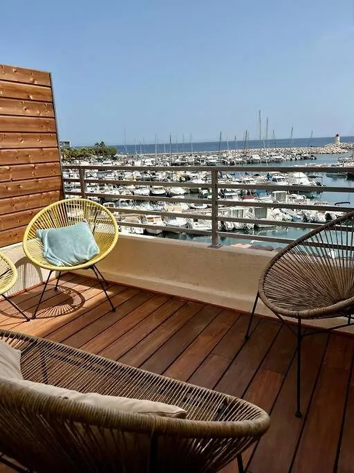 Holiday home Charmante Maison De Ville, Terrasse Vue Sur Port Sausset-les-Pins France