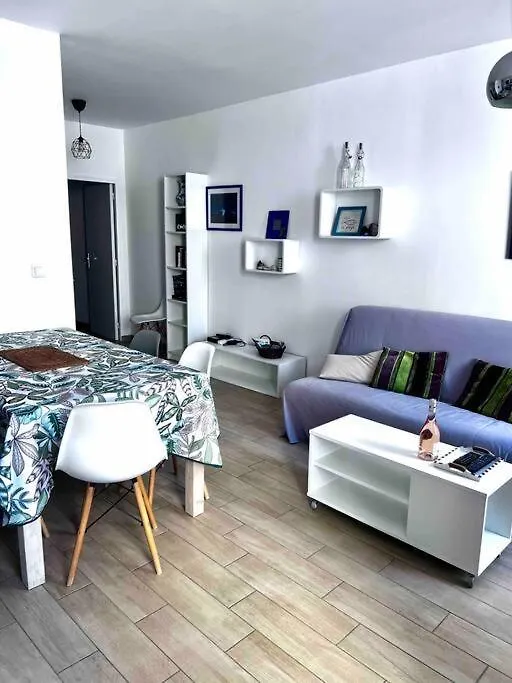 Holiday home Charmante Maison De Ville, Terrasse Vue Sur Port Sausset-les-Pins